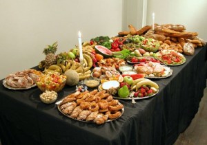 gdevietri-Dumpster-Feast-2004-Food-recovered-from-supermarket-and-shop-bins-over-one-day-silverware-candles-table-tablecloths-500x352
